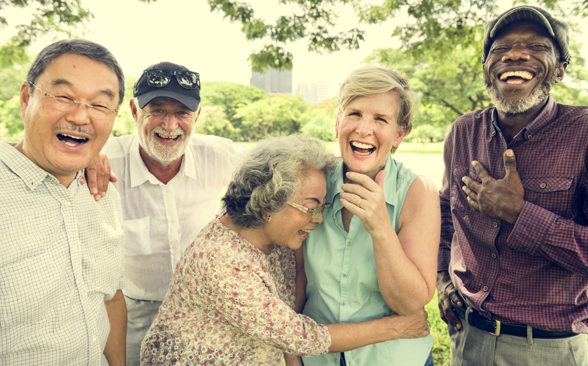 The old people. Человек, который смеется. Смеющийся старик. Пенсионеры смеются. Смех старика.