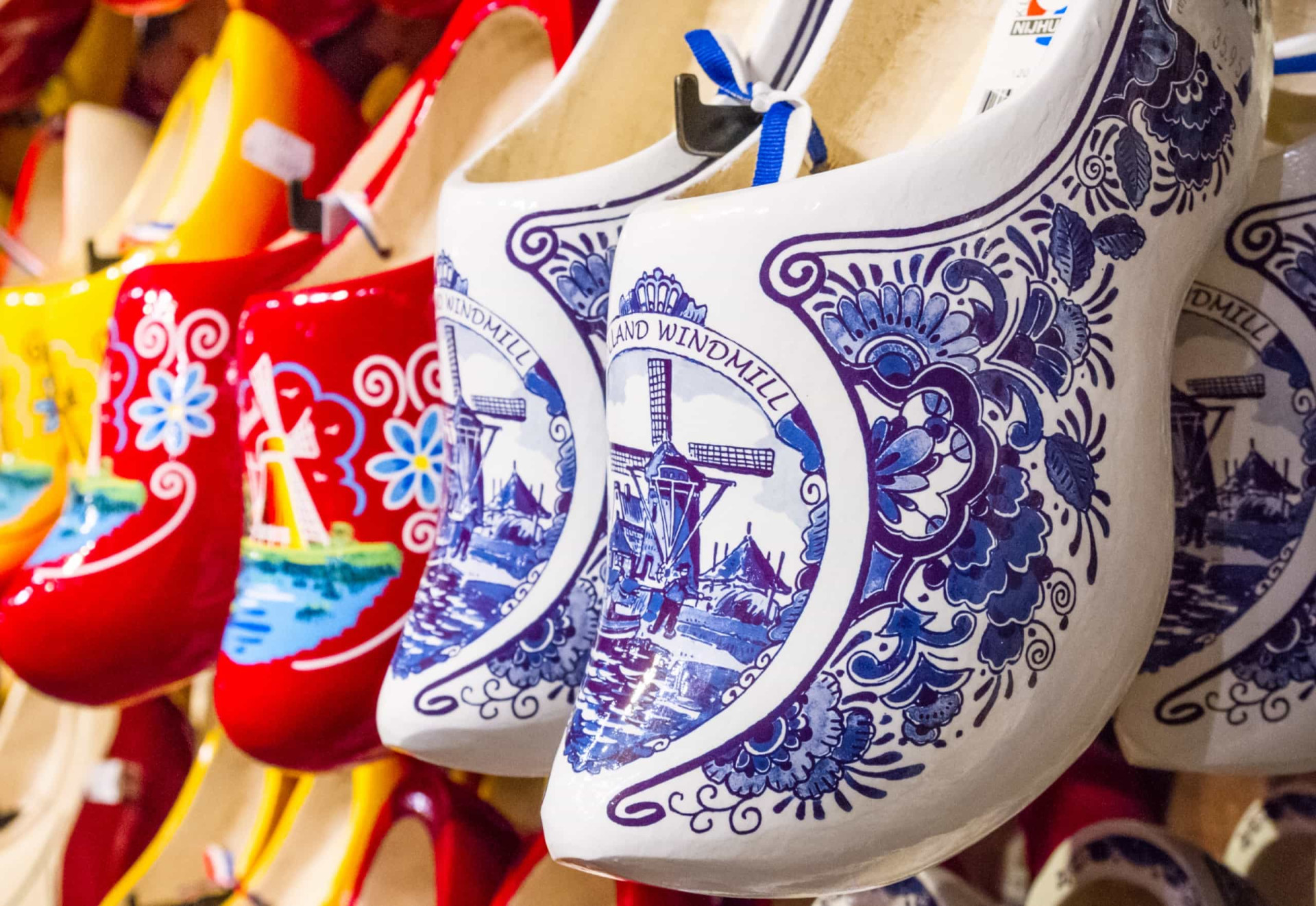 What Are The Top-selling Souvenirs Around The World?