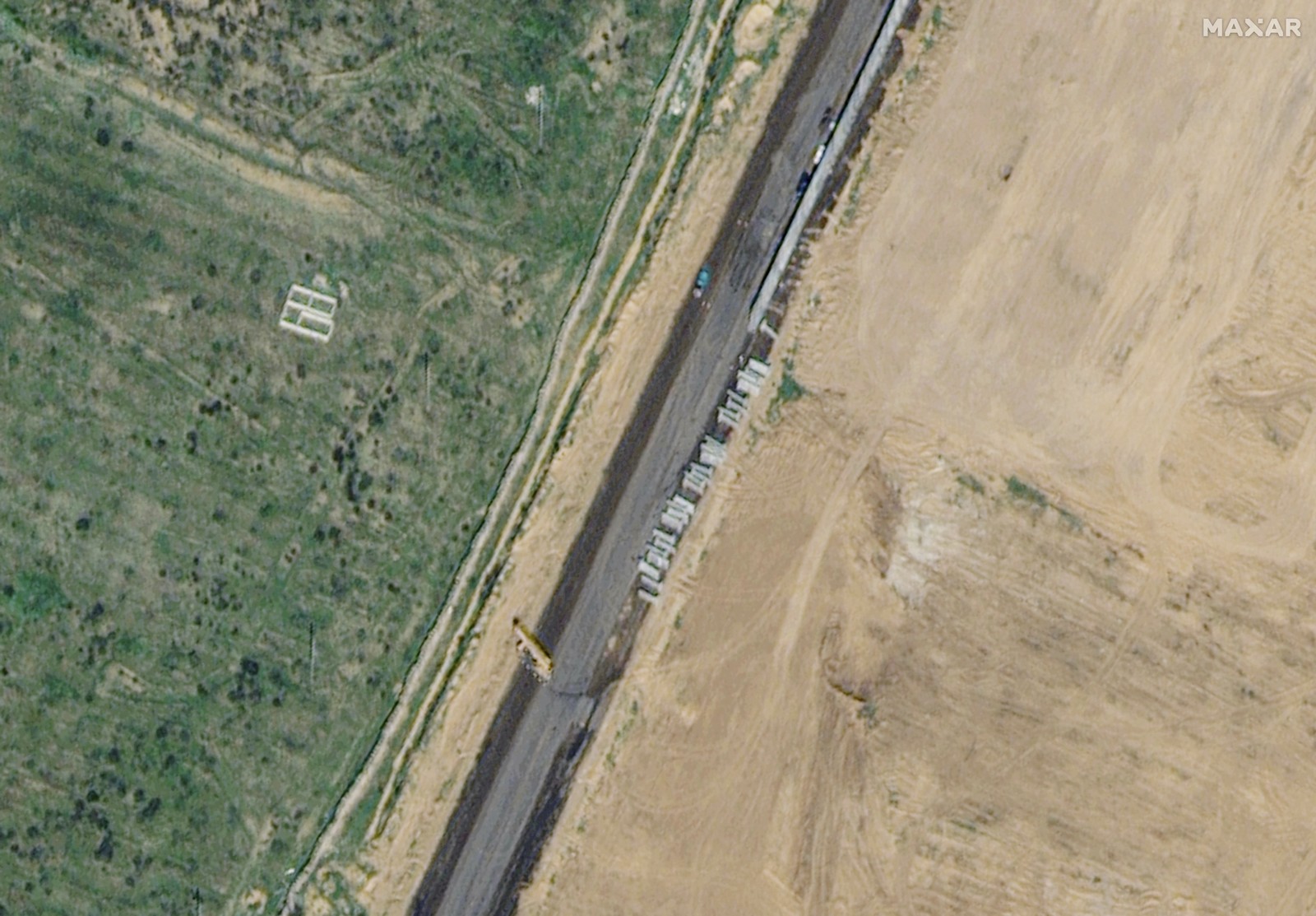 η αίγυπτος σηκώνει τείχος στη ράφα - δορυφορικές εικόνες
