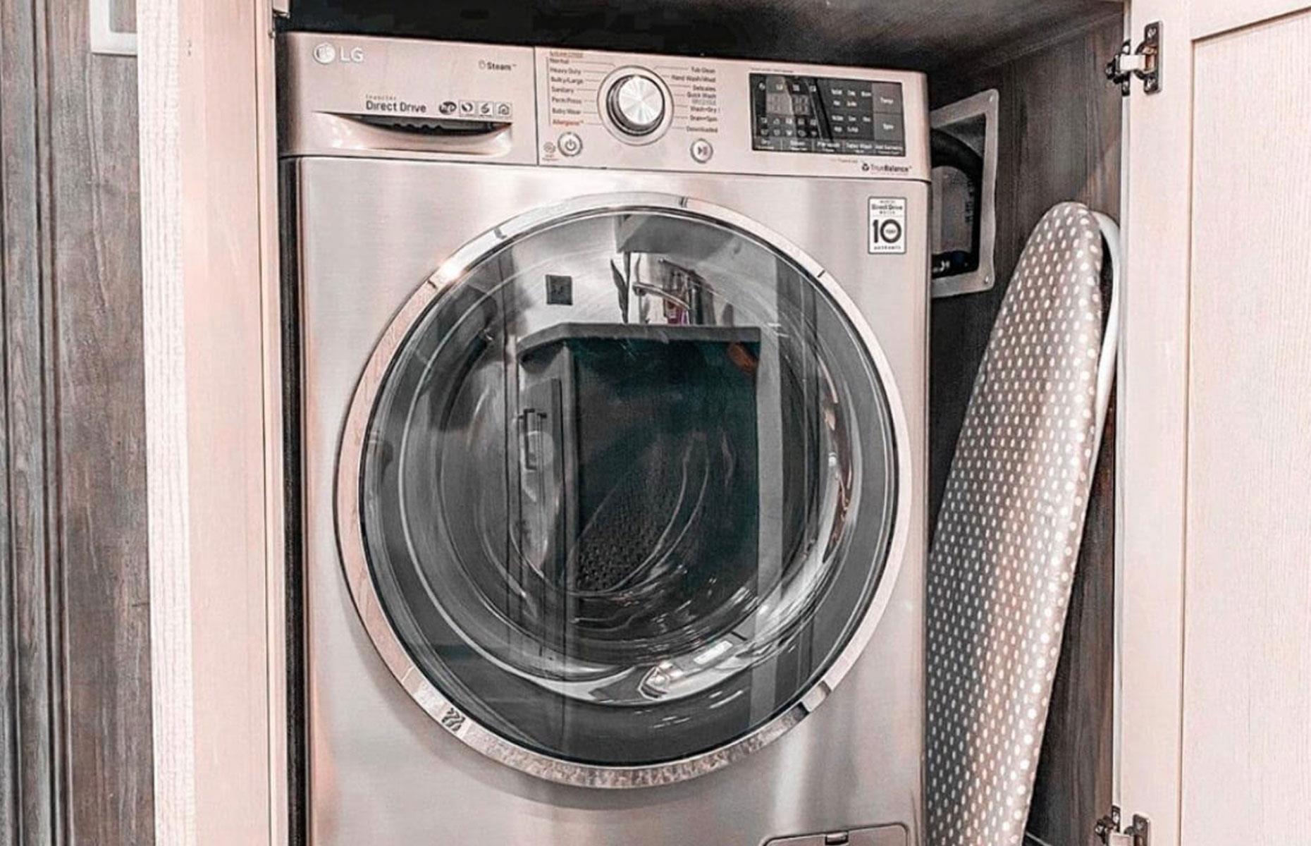 This Couple Gave Up Their Home To Explore The States In An RV