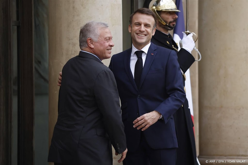 abdullah warm onthaald door franse president macron