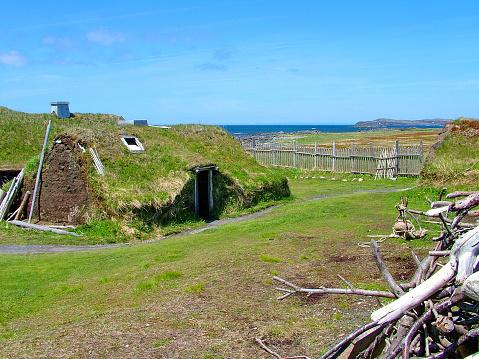 conheça l’anse aux meadows, o único conjunto de ruínas vikings na américa