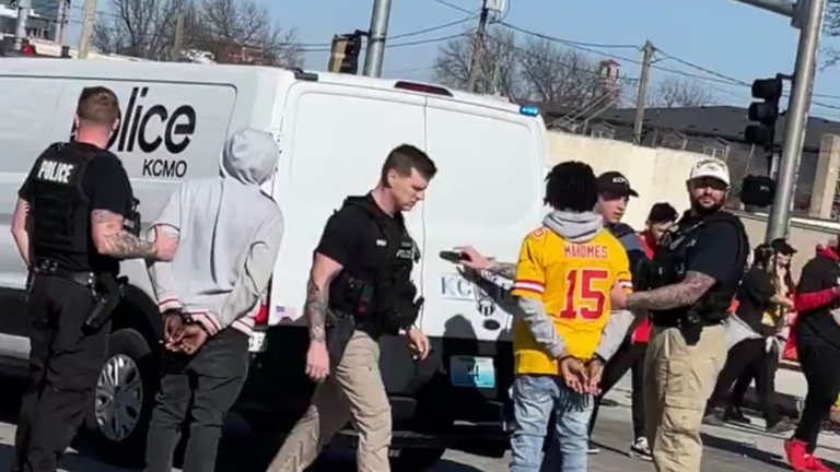 Kansas City Shooting: Moment When Teens Engaged In Argument Before ...