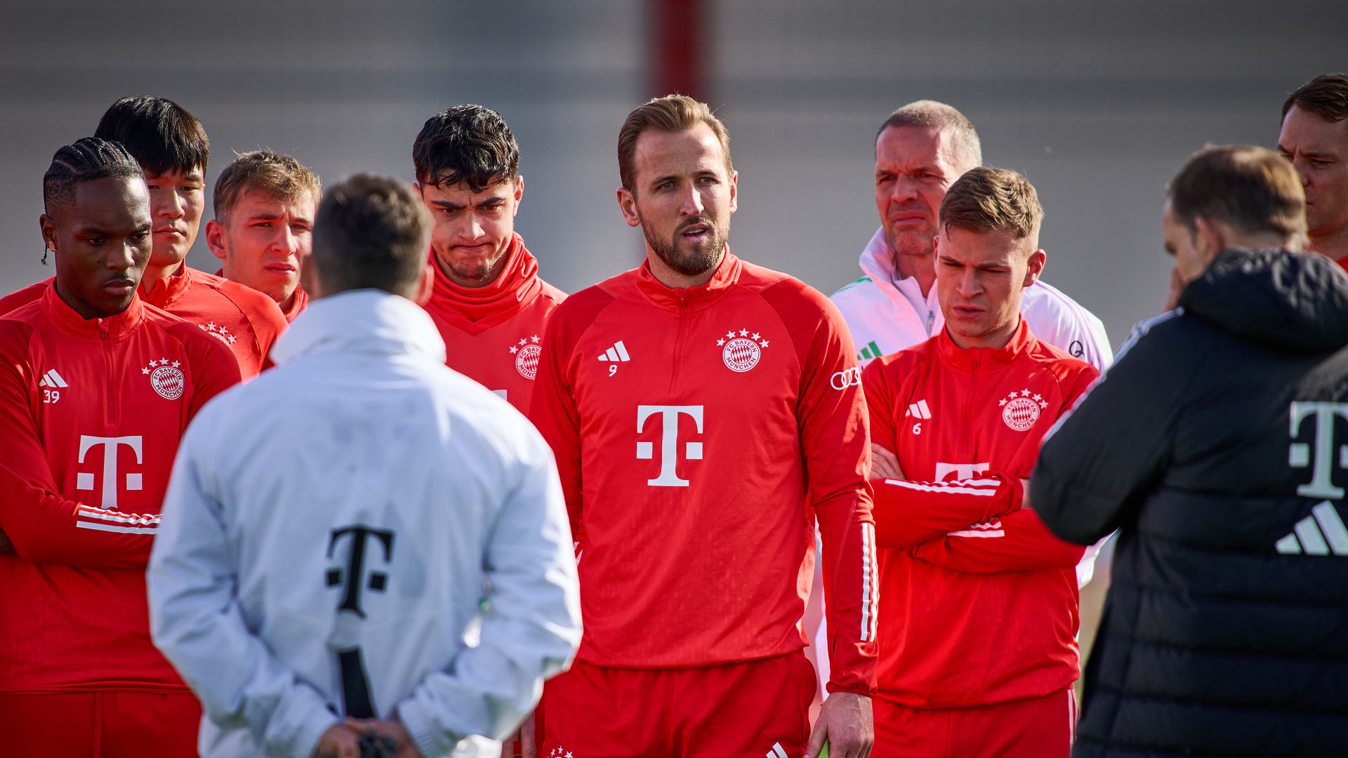 Training Report: Spring Temps, Frosty Reception For Bayern Munich’s ...