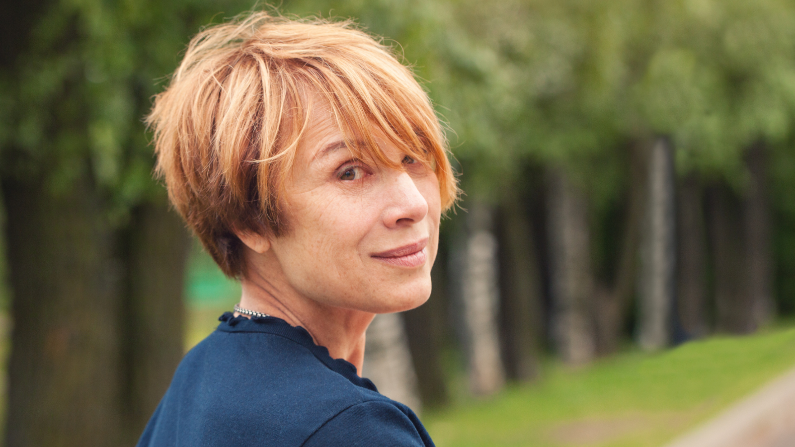 17 Haircuts That Look Great on Women Over 50