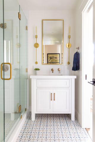 20 Beautiful Ways To Decorate Your Bathroom Walls, From Vintage Art To 