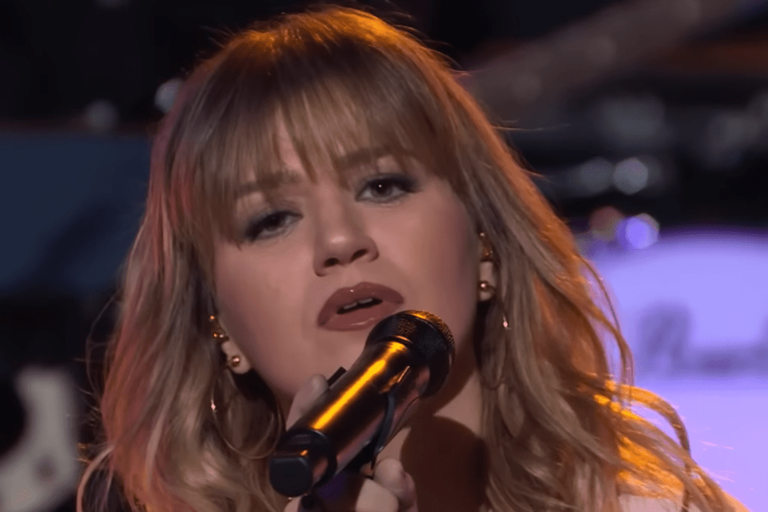 “I Cried Watching” – Jelly Roll Commends Kelly Clarkson For Her Cover ...