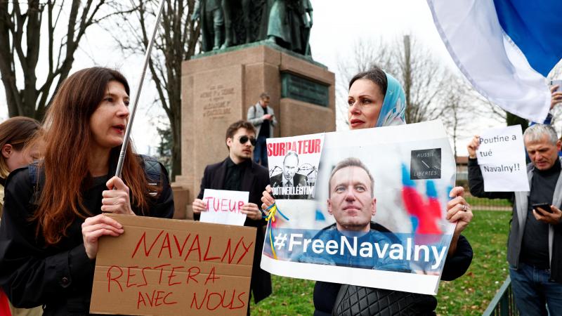 mort de navalny : les autorités mettent en garde les russes contre toute manifestation « non autorisée »