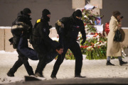 média: v rusku zatkli přes sto lidí na pietních akcích za navalného