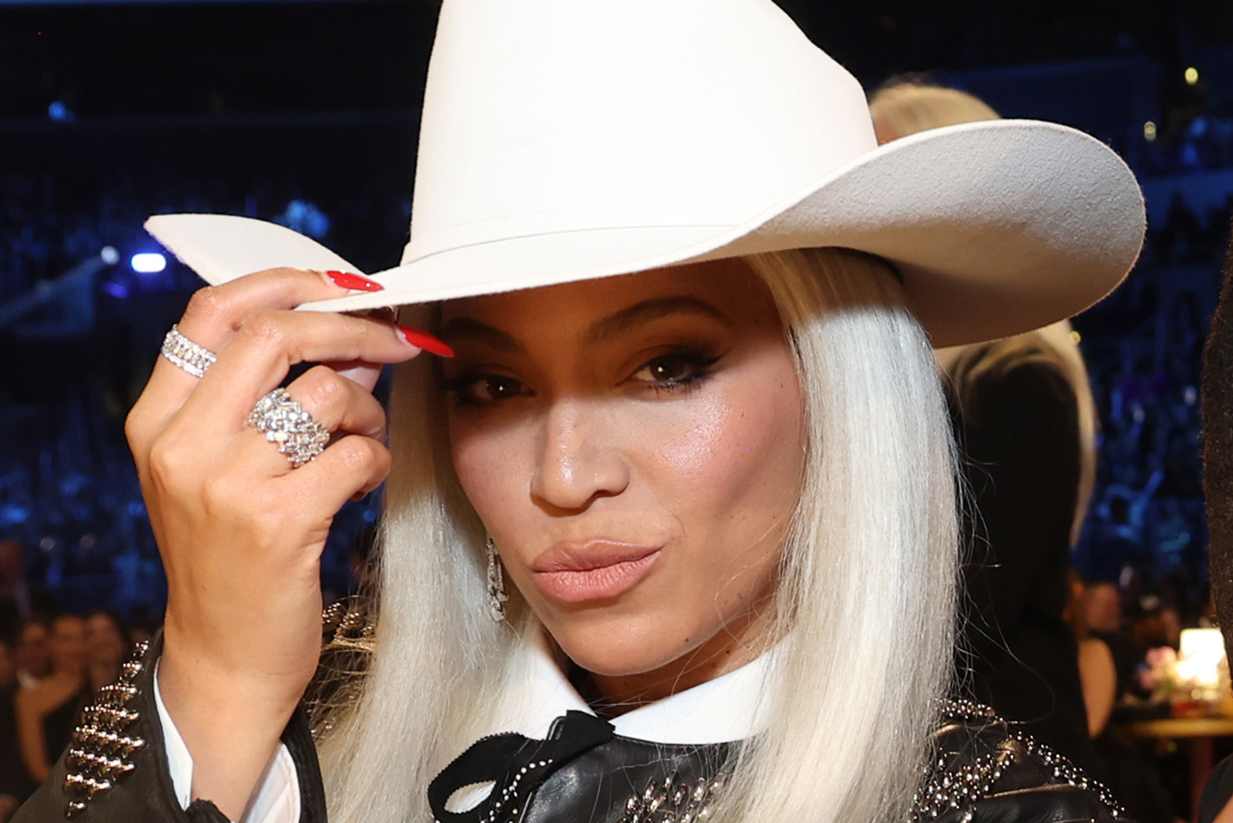 Beyoncé Officially Charts On Country Radio With ‘Texas Hold ‘Em'