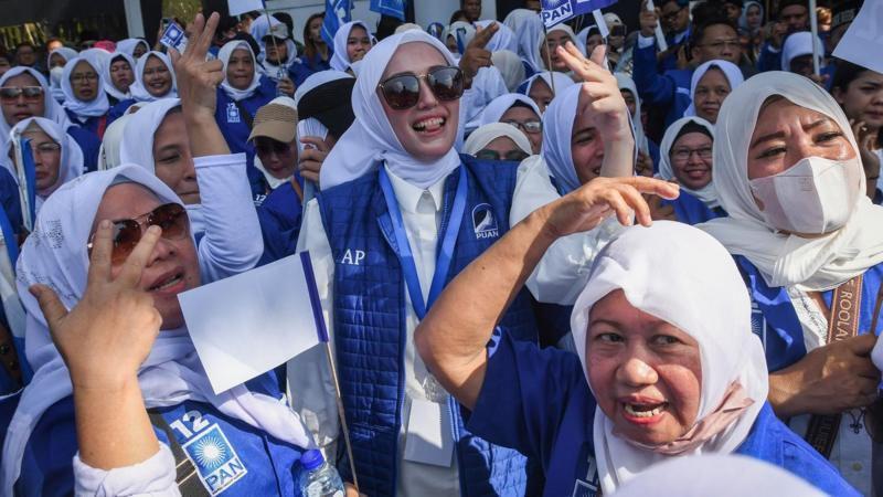 quick count komeng: tembus satu juta suara di pemilihan dpd jawa barat - kenapa masyarakat indonesia terpincut memilih artis di surat suara?