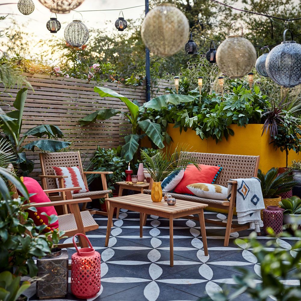 <p>                     Simply repositioning the furniture can alter the garden layout – instantly refreshing the space, making it feel like new by creating a different perspective. Non-fixed outdoor seating allows you to change things up at your leisure, and solar powered fairy lights are easy to move and re-drape as the mood takes you.                   </p>