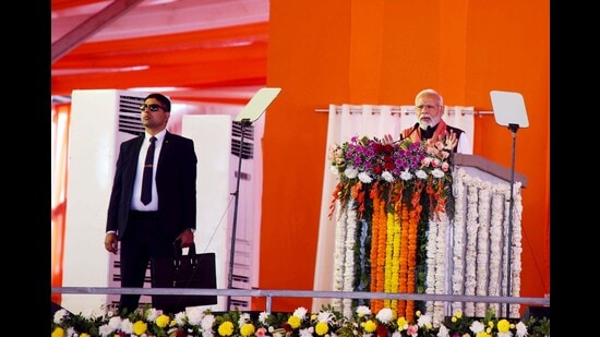 modi launches mega ncr projects, makes 400 pitch