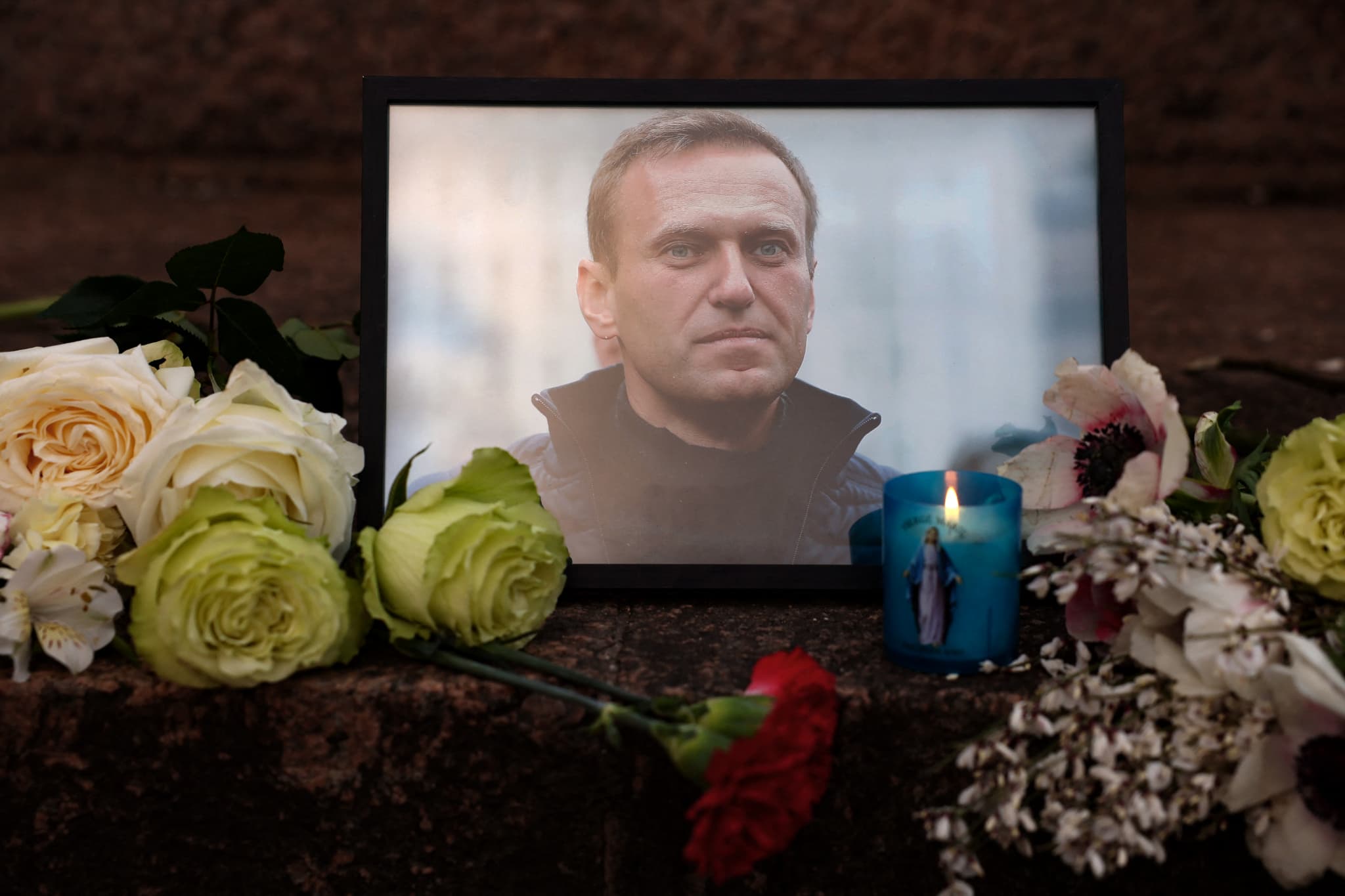 mort de navalny: la mère de l'opposant dit avoir pu voir le corps de son fils