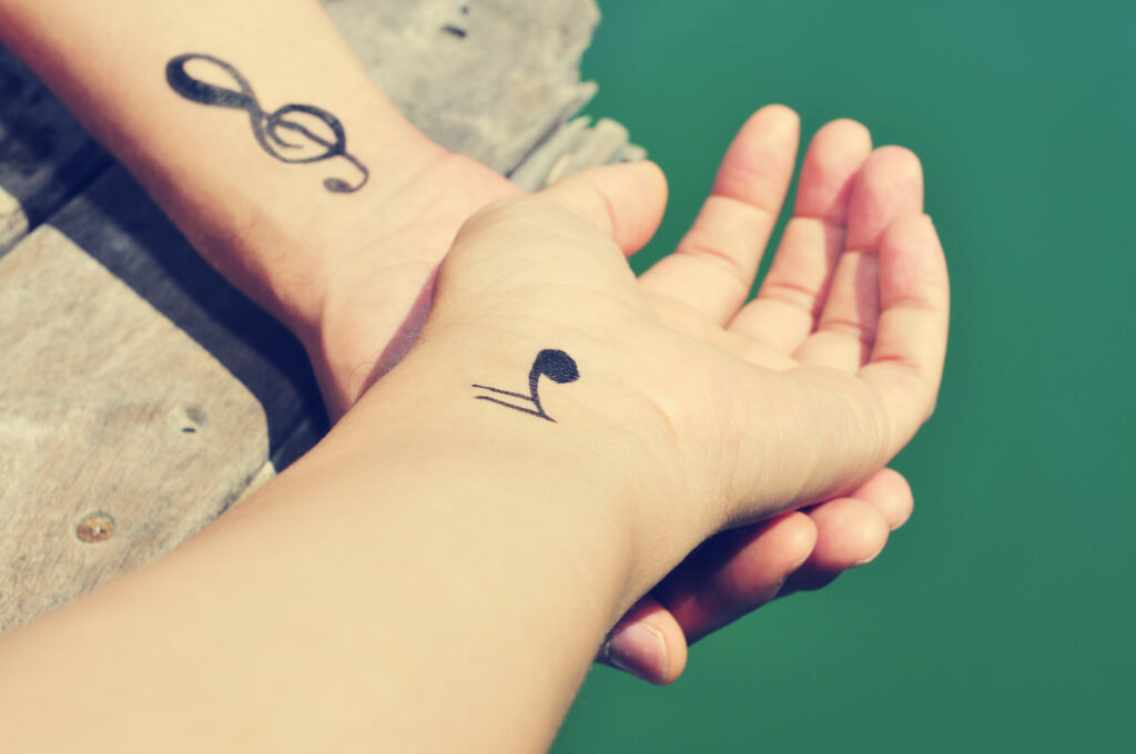 <p>For music lovers, a small music note tattoo is both meaningful and discreet. It can be elegantly placed on the side of the neck or the inner wrist.<br> Ideal Location: Side of the Neck or Inner Wrist.</p>