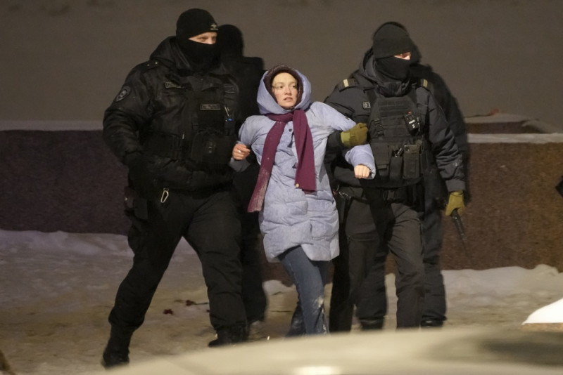 θρίλερ με τη σορό του ναβάλνι: η μητέρα του δεν την βρήκε στο νεκροτομείο που της υπέδειξαν - δεκάδες συλλήψεις στη ρωσία - βίντεο