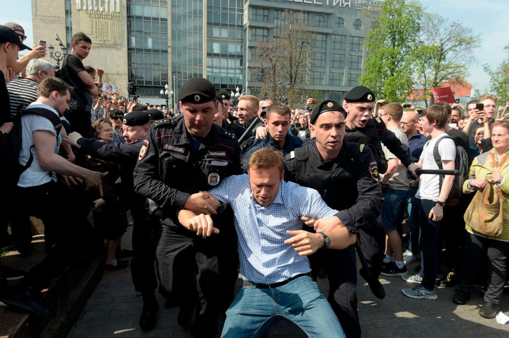 alexei navalny's allies accuse russian authorities of withholding his body