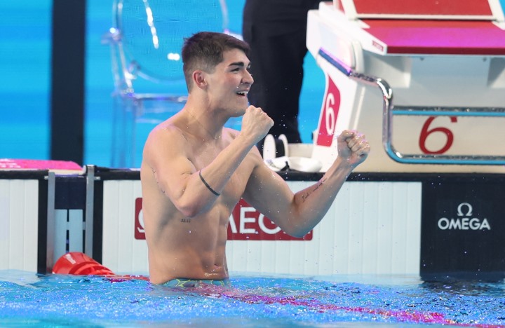 nadador português diogo ribeiro campeão mundial dos 100 metros mariposa