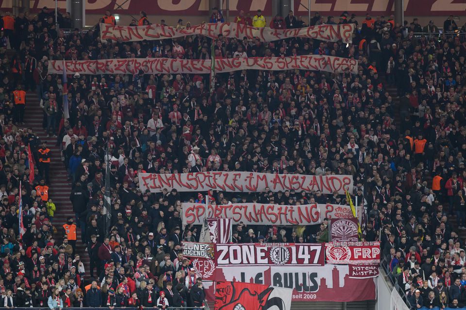 Medizinischer Notfall: Todesfall Auf Der Tribüne überschattet ...