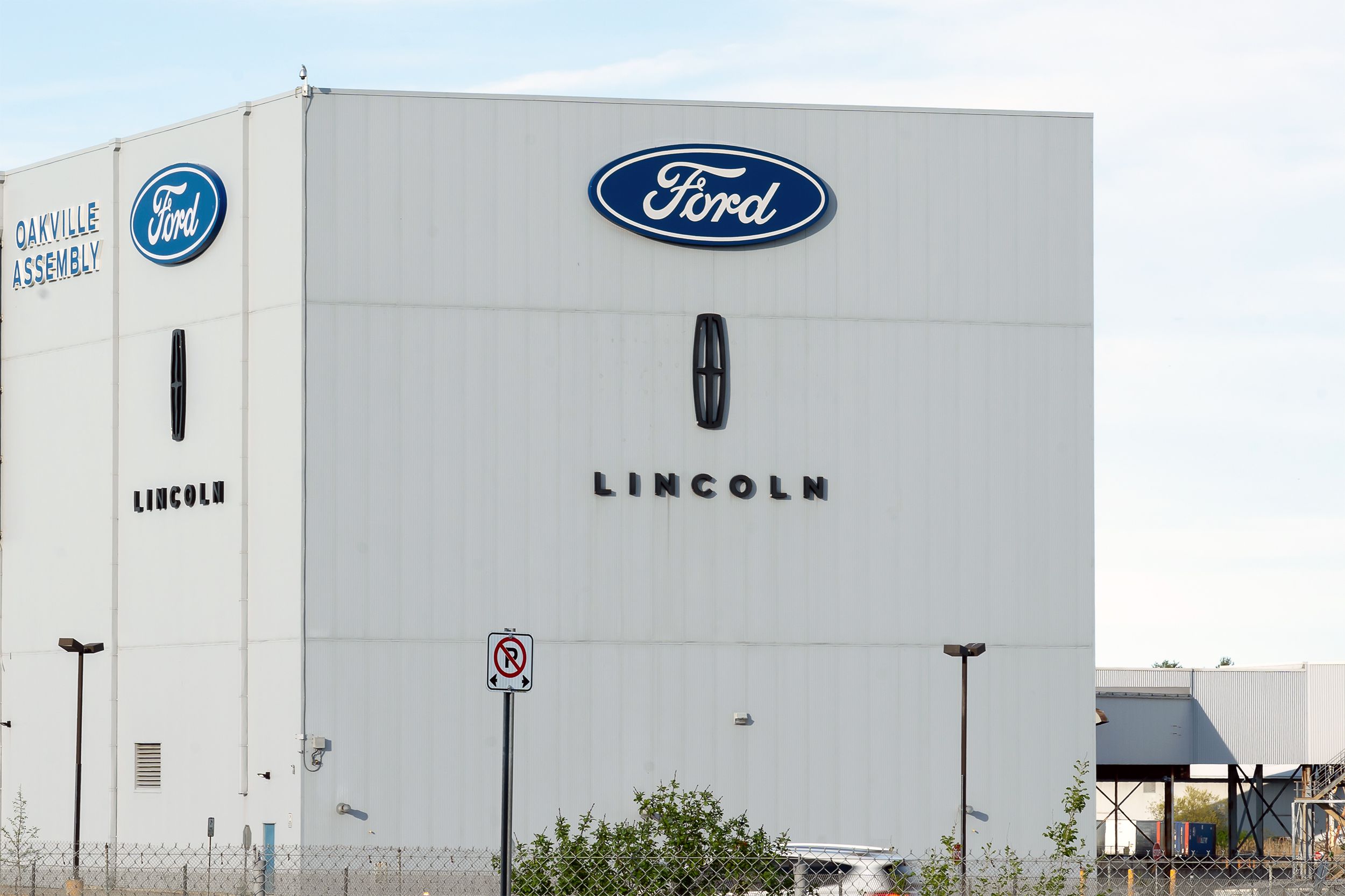 <p>While there are plenty of well-known companies that specialize in manufacturing RVs, <a href="https://money.cnn.com/2017/07/12/news/economy/rv-industry-comeback/index.html">Ford Motor Co. also has a part to play</a> in the creation of these vehicles. It makes the chassis, engines, and transmissions for most of the motorhomes bought in this country.</p>