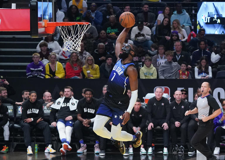 NBA fans slammed the 2024 dunk contest judges for their favorable