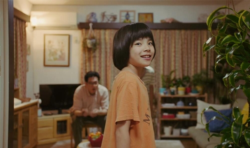 까마득한 어린 시절 세계가 되살아나듯…영화 '여기는 아미코'