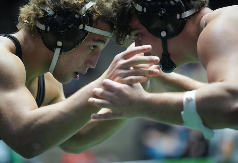 IHSAA wrestling state finals See who made tonight's championship matches