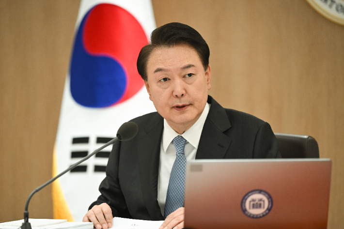 국힘 44.3% 민주 37.2%…尹정부 안정 46.3% 견제 45.9%