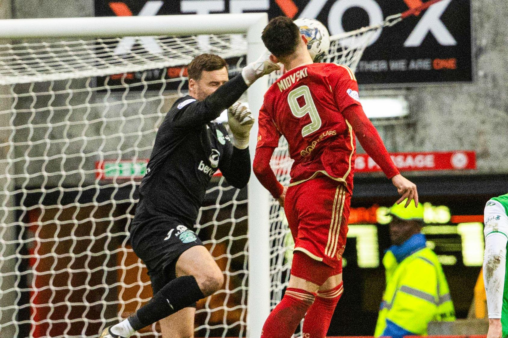 aberdeen and hibs left bewildered by refereeing calls in 2-2 draw - 'he’s poleaxed him'