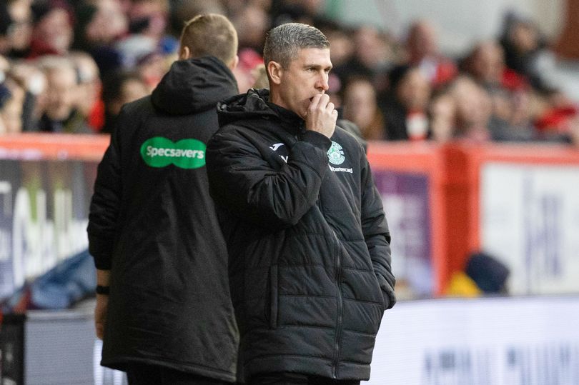aberdeen fc and hibs penalty escapes baffle sportscene duo as var fails to act despite boxes being ticked