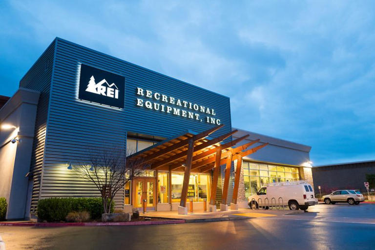 REI Presidents Day sale Winter clothing and equipment