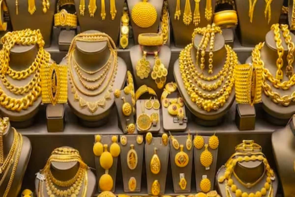gold rate falls today in india: check 24 carat gold price in your city on february 18