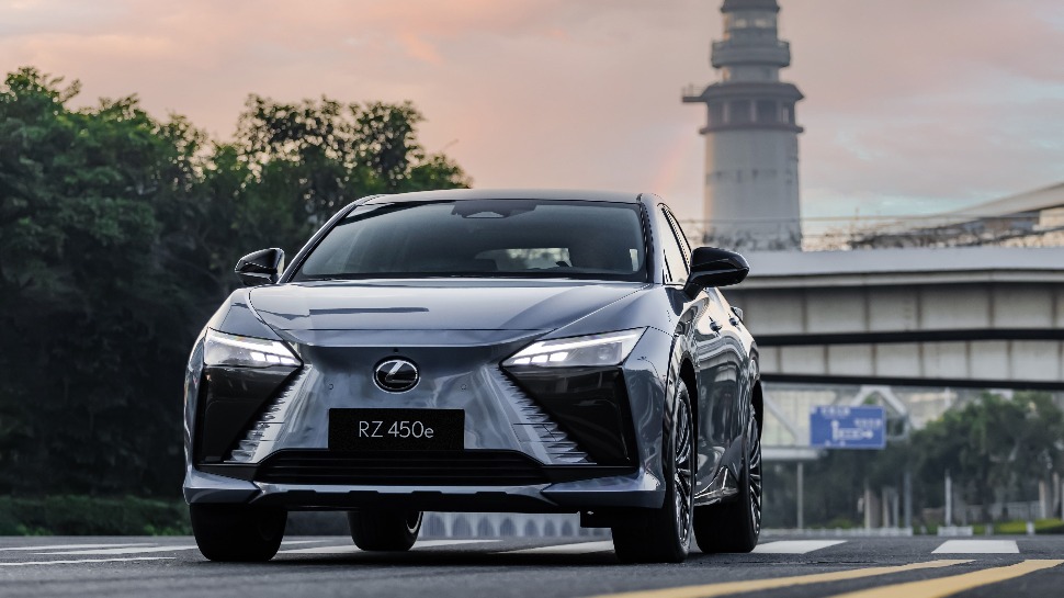 drive time with the fully electric lexus 450e rz