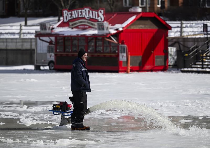 ottawa's rideau canal skateway set to partially reopen today after closure