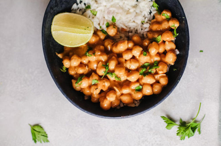 Delicious Indian Butter Chickpeas Recipe - Vegetarian