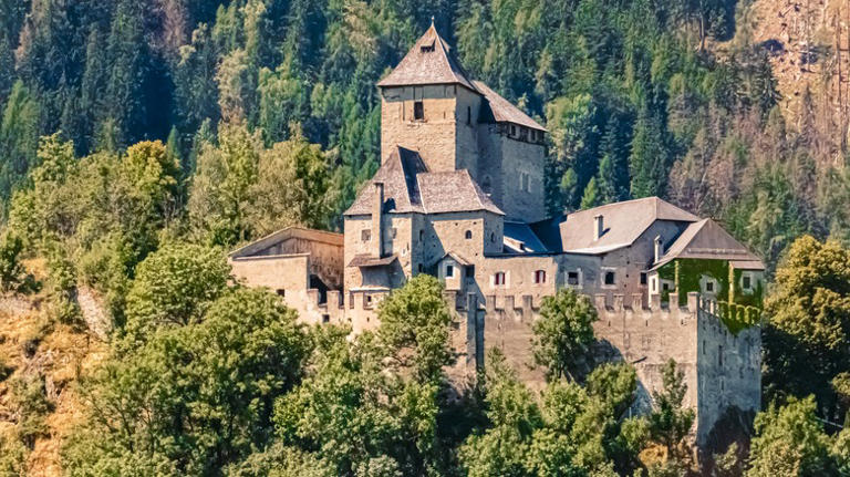 Rick Steves' All-Time Favorite Castles You Can't Miss On Your Trip To ...