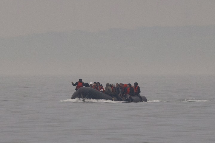 perto de 140 migrantes resgatados no canal da mancha pela autoridade marítima francesa