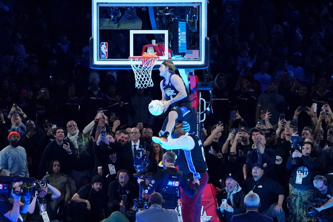 Mac McClung dunks over Shaq to win backtoback AllStar dunk contests