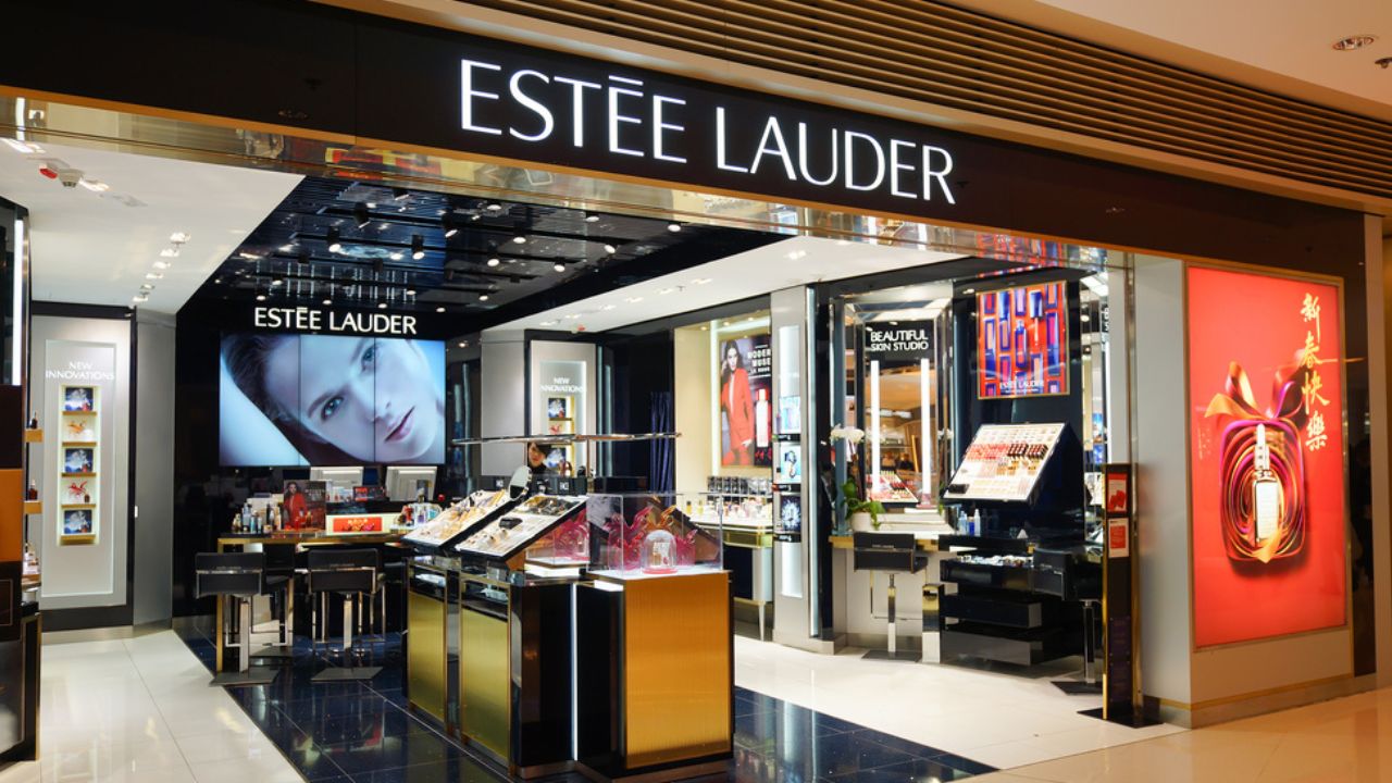 <p>Estee Lauder disclosed on Monday its decision to reduce its global workforce by up to 5% as part of a restructuring initiative. The company, with approximately 62,000 employees globally, stated that the layoffs will impact up to 3,000 positions.</p> <p>Estee Lauder attributed these cuts to a new restructuring program aimed at “the reorganization and rightsizing of certain areas of the Company as well as the simplification and acceleration of processes.” The implementation of this program is set to commence during the company’s fiscal third quarter.</p>