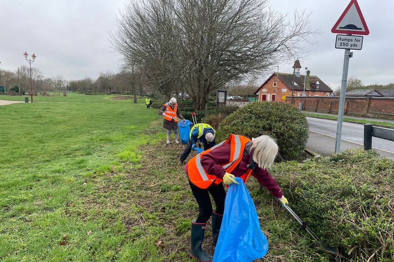 Extinction Rebellion members hold big litterpick in Nottinghamshire