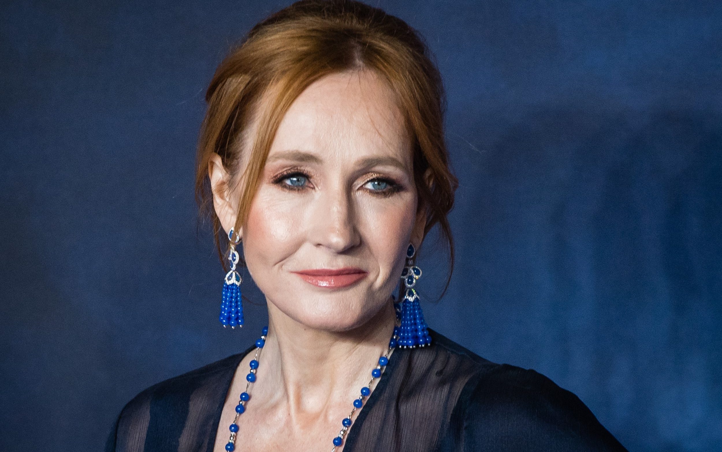jk rowling donates £70k to challenge ruling that men can become women