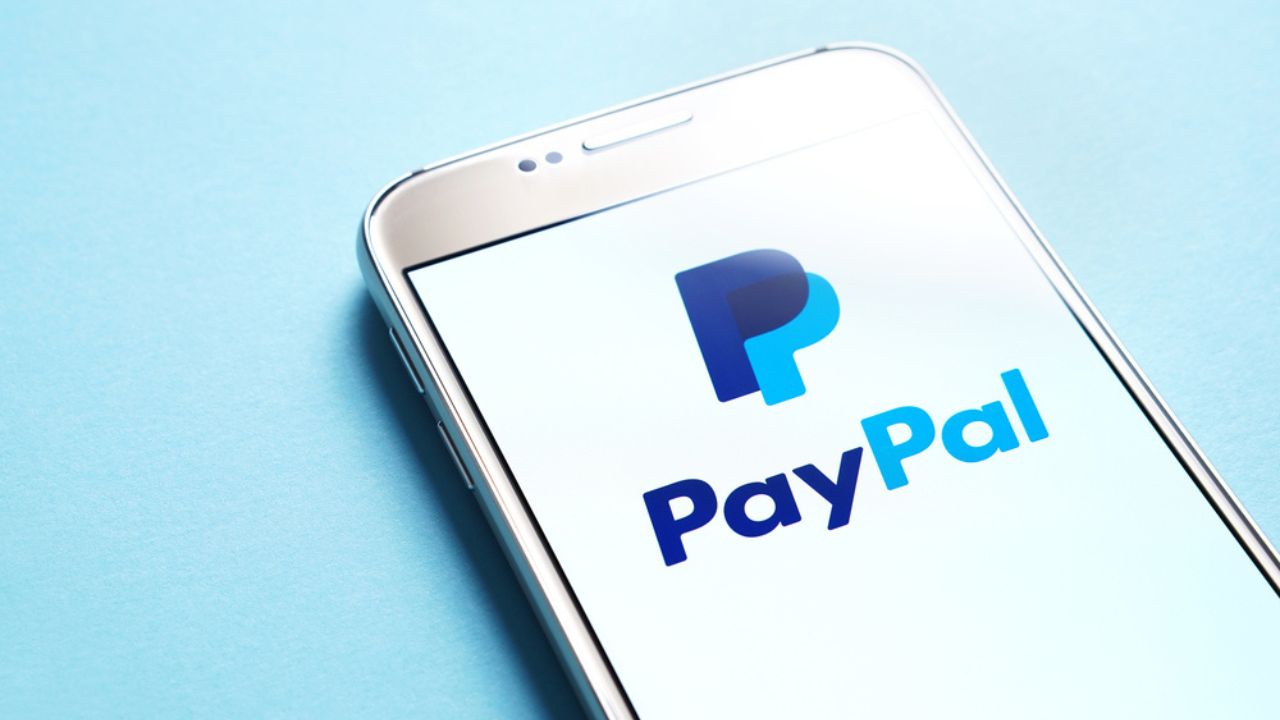 <p>PayPal’s CEO, Alex Chriss, announced in an internal letter to employees that the company will be reducing its global workforce by 9%, resulting in approximately 2,500 job cuts. These reductions will impact both existing roles and planned job listings at PayPal and are expected to be implemented over the course of the year.</p>