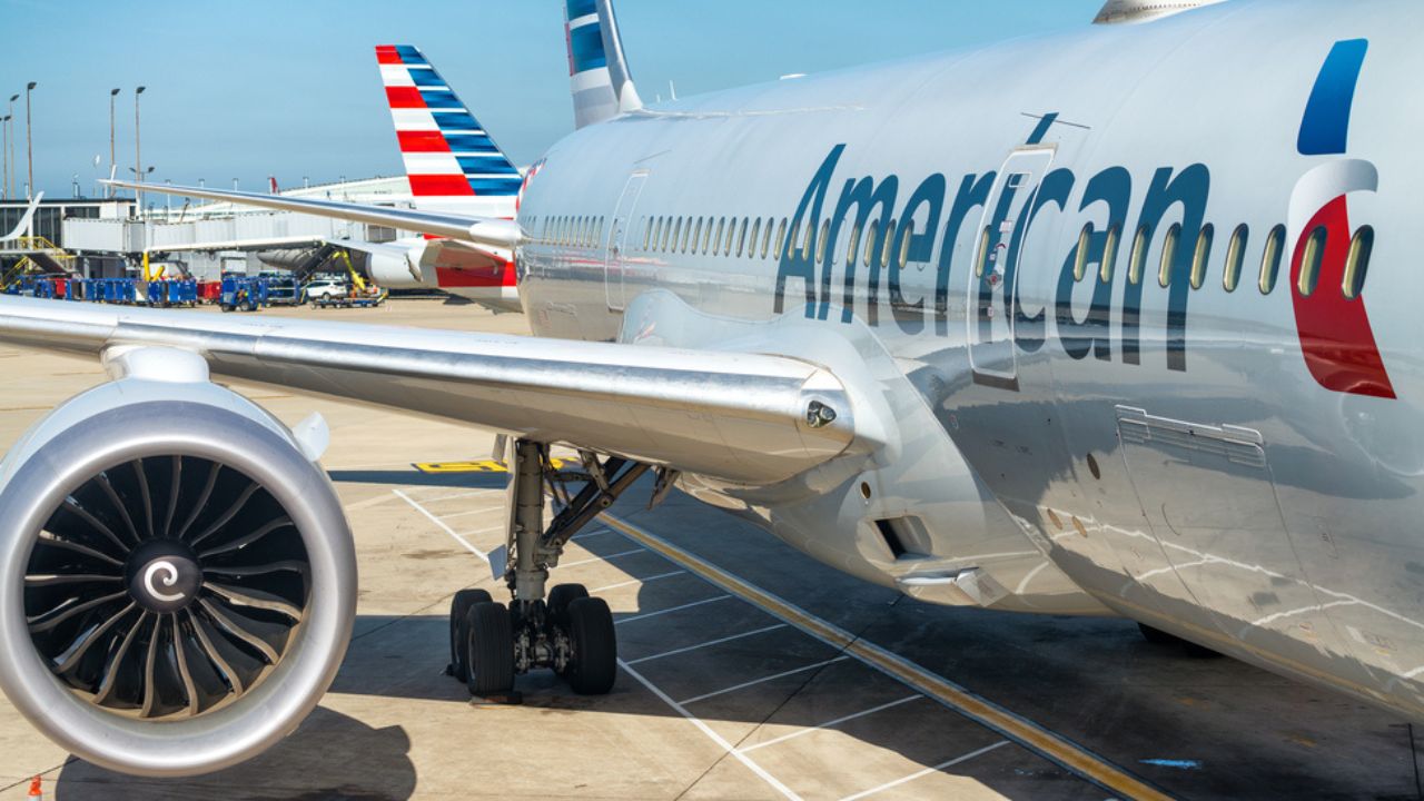 <p>American Airlines has officially announced its intention to lay off 656 employees from its customer support department as part of a consolidation effort to form a unified team.</p> <p>The layoffs will affect 335 employees in Phoenix and an additional 321 in Dallas-Fort Worth who work within the company’s AAdvantage Customer Service, Customer Relations, and Central Baggage Resolution groups.</p>
