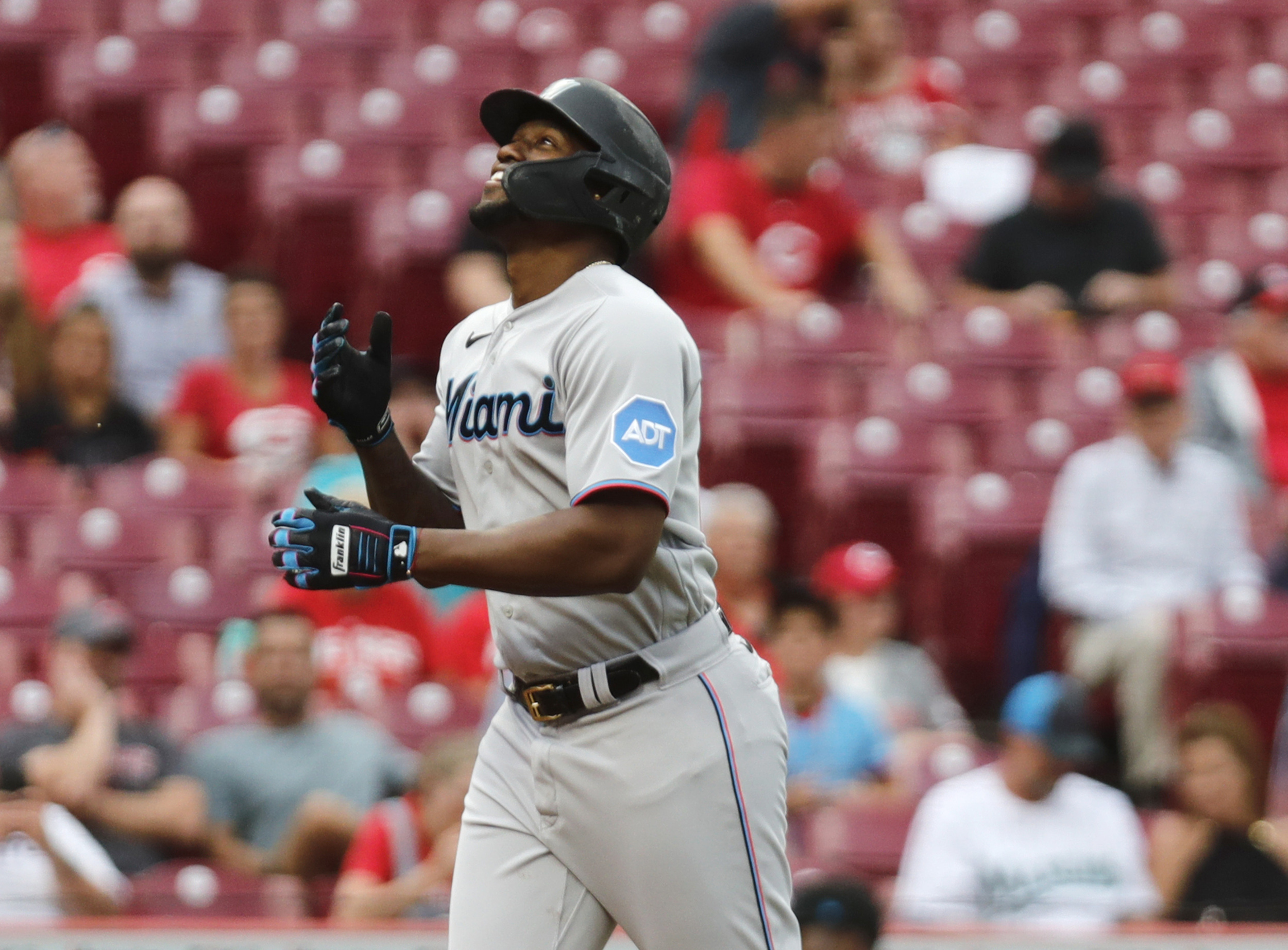 where do the giants stand after signing jorge soler?