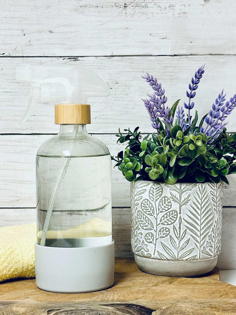 How to Make The Best Glass Cleaner