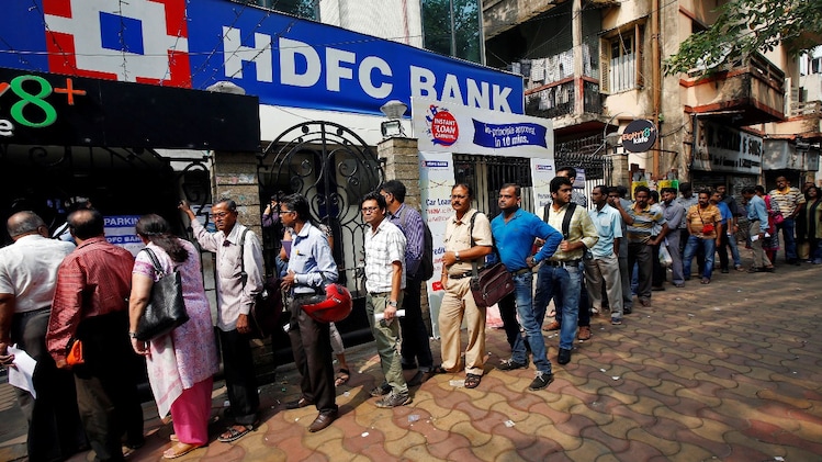 hdfc bank shares: these 5 mf houses bought rs 11,400 crore worth stocks in january selloff