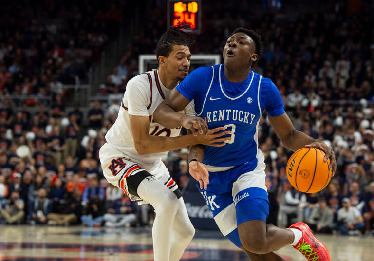 Kentucky rising fast in NCAA tournament bracketology Predicting men's