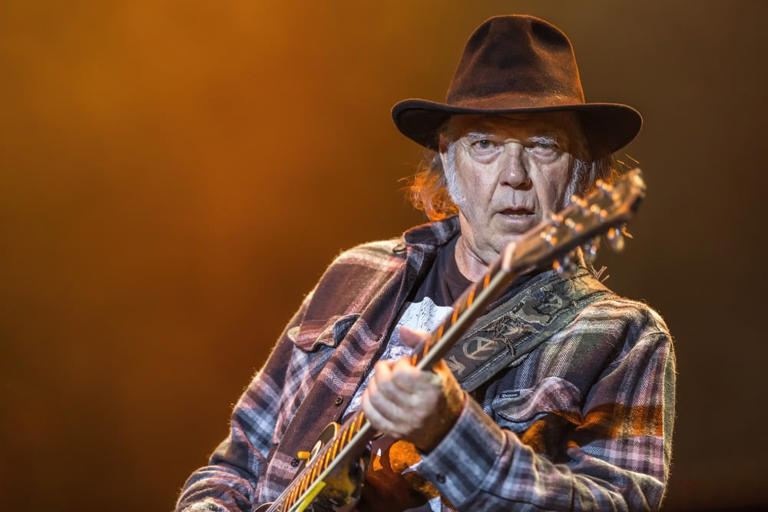 Neil Young & Crazy Horse Announce First Tour in 10 Years in Support of New Album