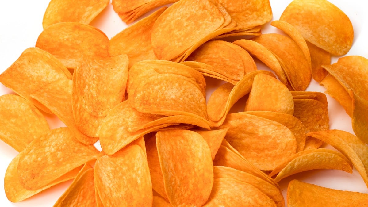 <p><span>Baked sweet potato chips outshine the traditional variety. Loaded with vitamins A and C, they offer guilt-free satisfaction with their inherent sweetness. A crispy, health-conscious choice for chip enthusiasts.</span></p>