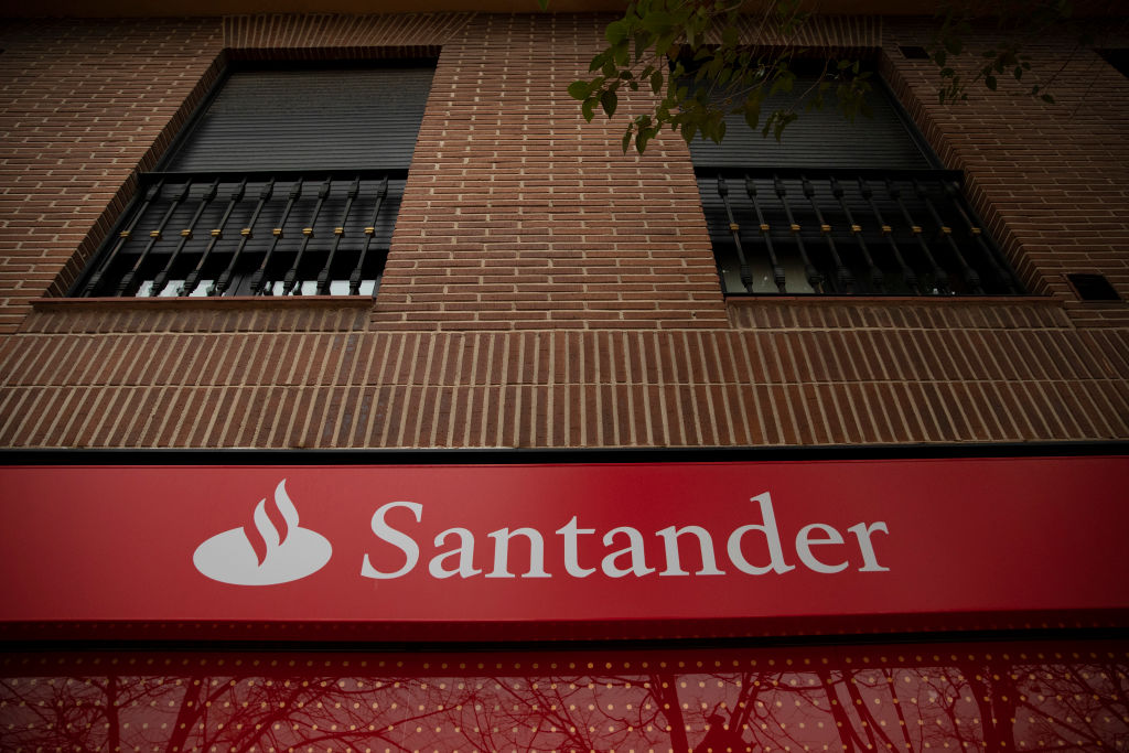 santander announces plans for £4.7bn shareholder distribution following record results